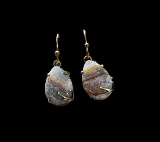Pear-Shape, prong set crazy lace agate dangling earrings, high-polished brass