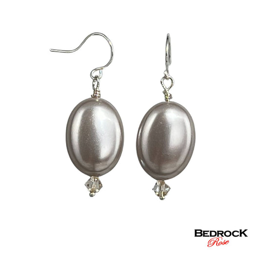 Mother of Pearl earrings, dangling earrings, iridescent jewelry, natural gemstone earrings, elegant accessories, sterling silver earrings, handcrafted jewelry, fashionable statement earrings