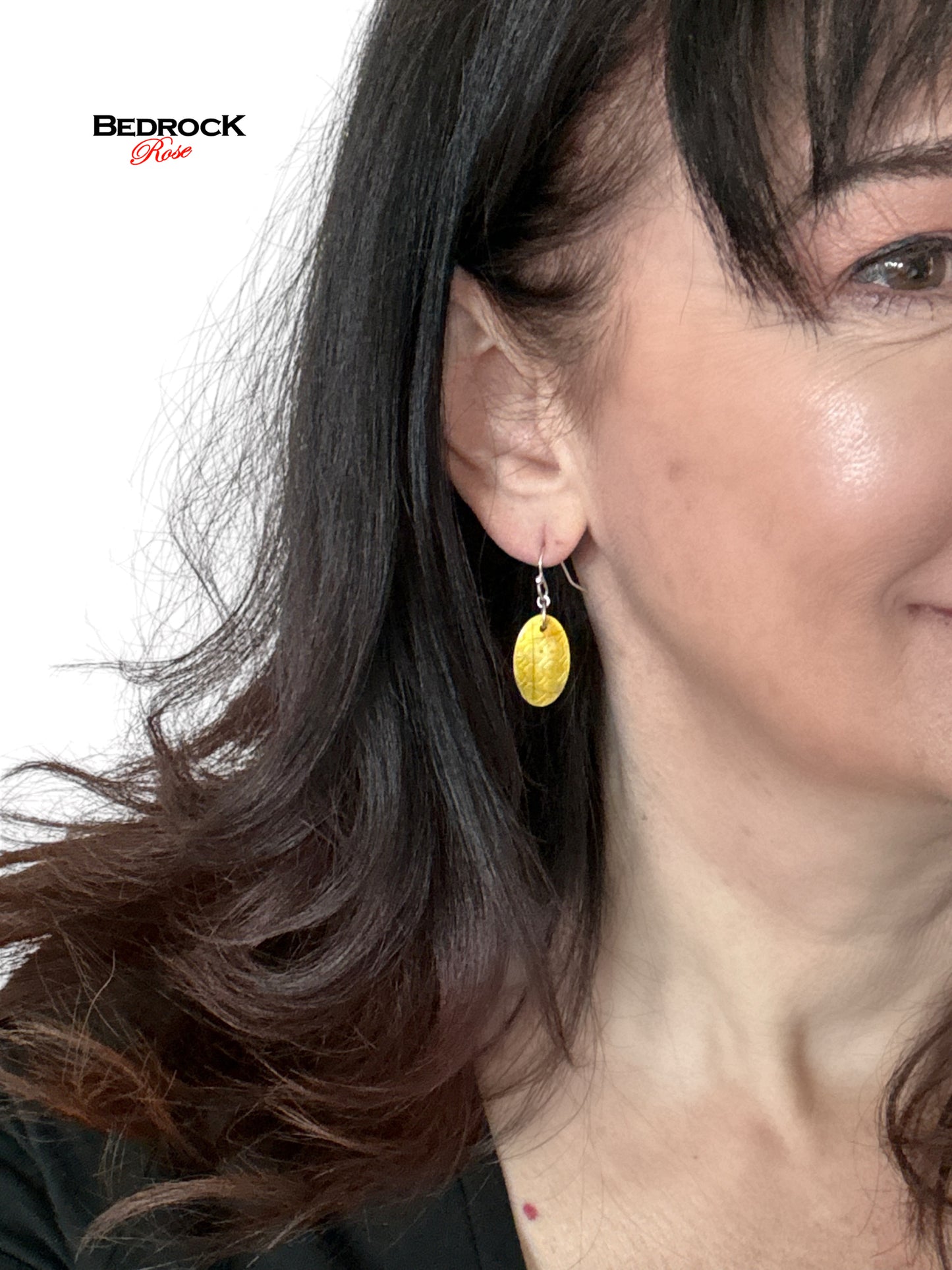 Honeycomb oval earrings, light amber jewelry, organic honeycomb design, warm amber hues, contemporary jewelry, lightweight accessories, handcrafted jewelry, modern jewelry