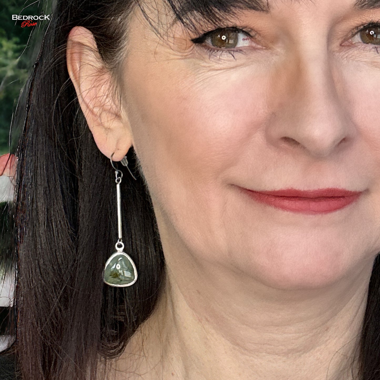 Prehnite earrings, green gemstone jewelry, harmonious jewelry, nature-inspired jewelry, healing gemstones, statement earrings, versatile jewelry, green earrings, eye-catching pieces