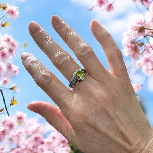 Peridot Victorian Ring sterling silver