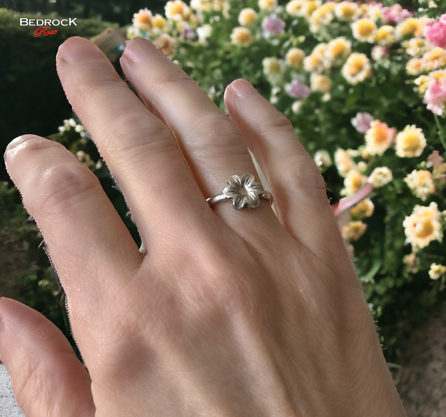 Sterling Silver 6 Petal Flower Blossom Ring, Dainty Silver Floral ring, Flower Ring, Gift for Her, Nature-Inspired Jewelry