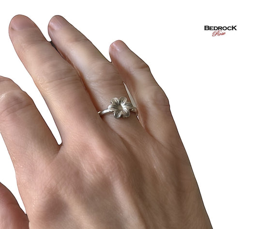 Sterling Silver 6 Petal Flower Blossom Ring, Dainty Silver Floral ring, Flower Ring, Gift for Her, Nature-Inspired Jewelry