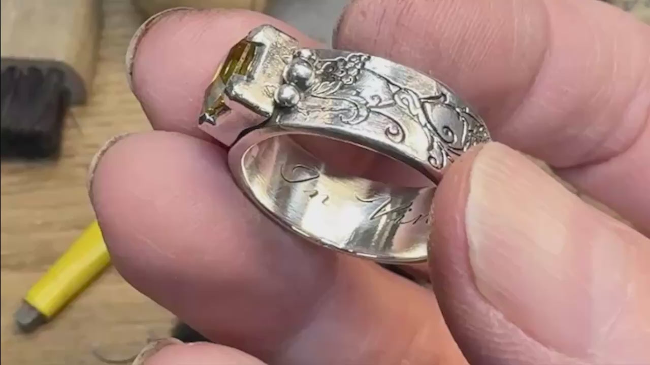 In Vino Veritas ring clip