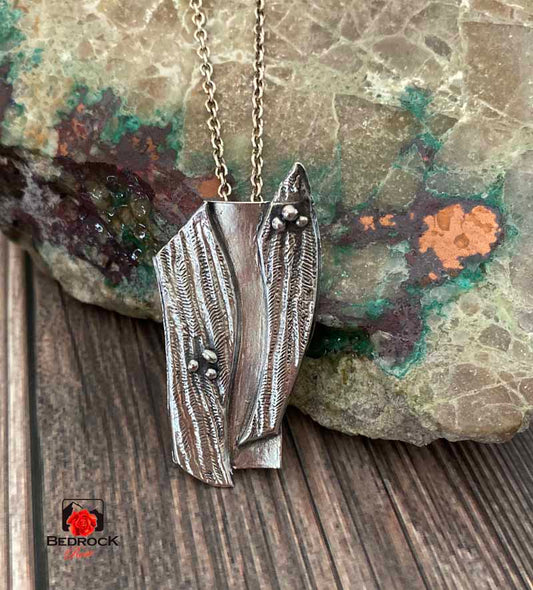 Eye-Catching Fine Silver Pendant Bedrock Rose