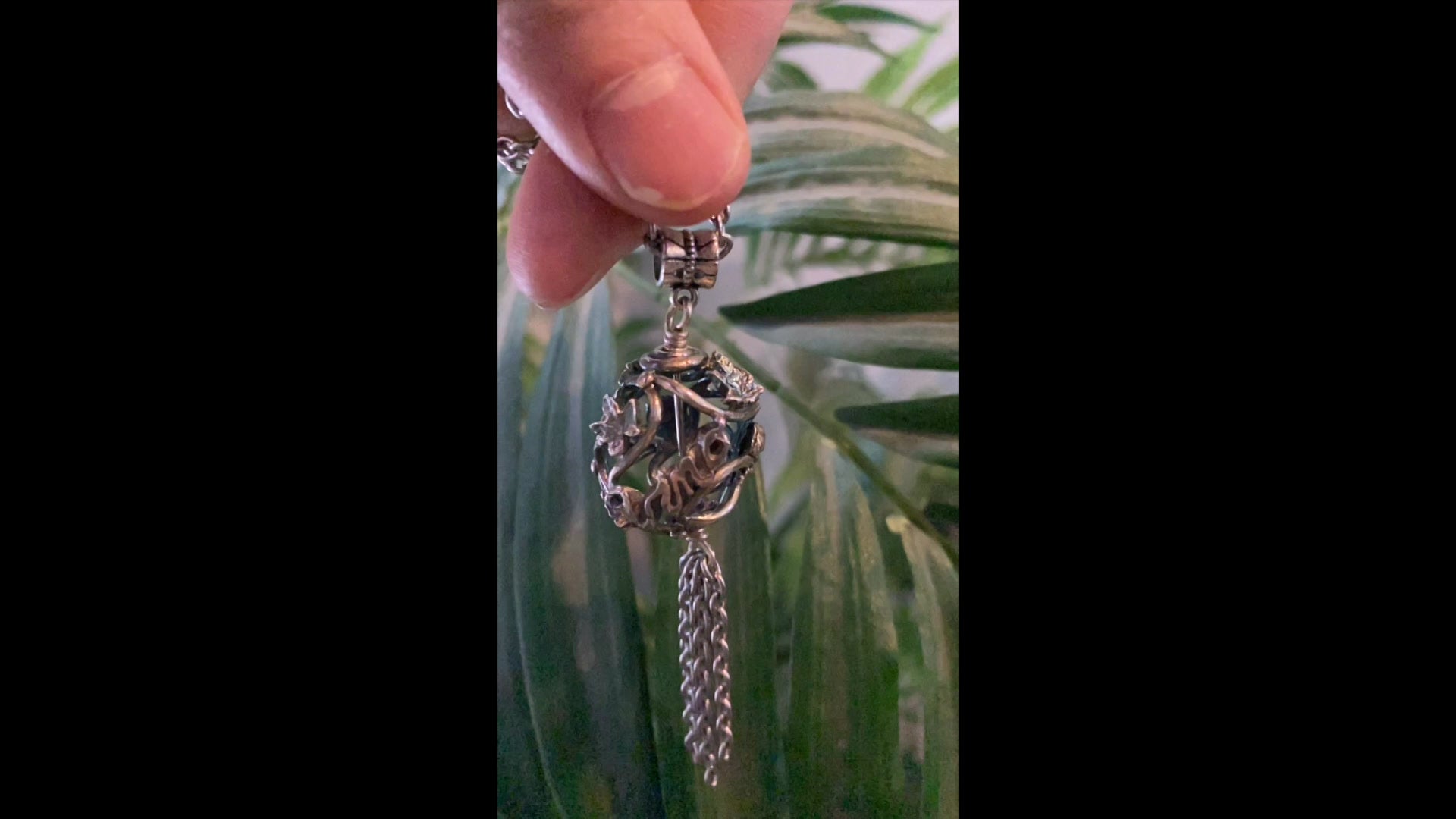 Gorgeous Hollow Silver Vine Pendant Bedrock Rose