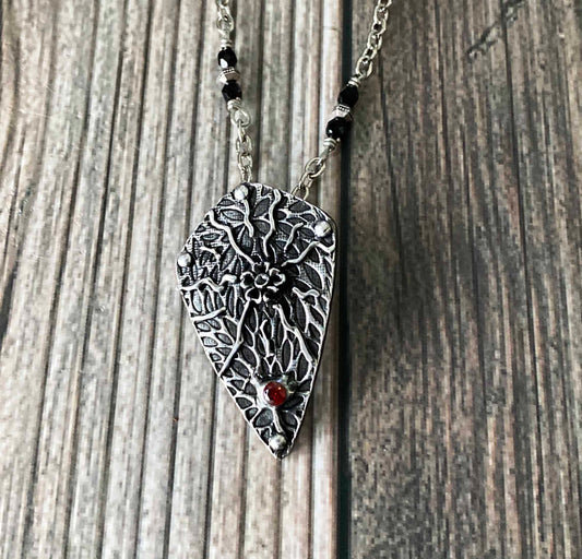 Chic Silver Pendant Bedrock Rose