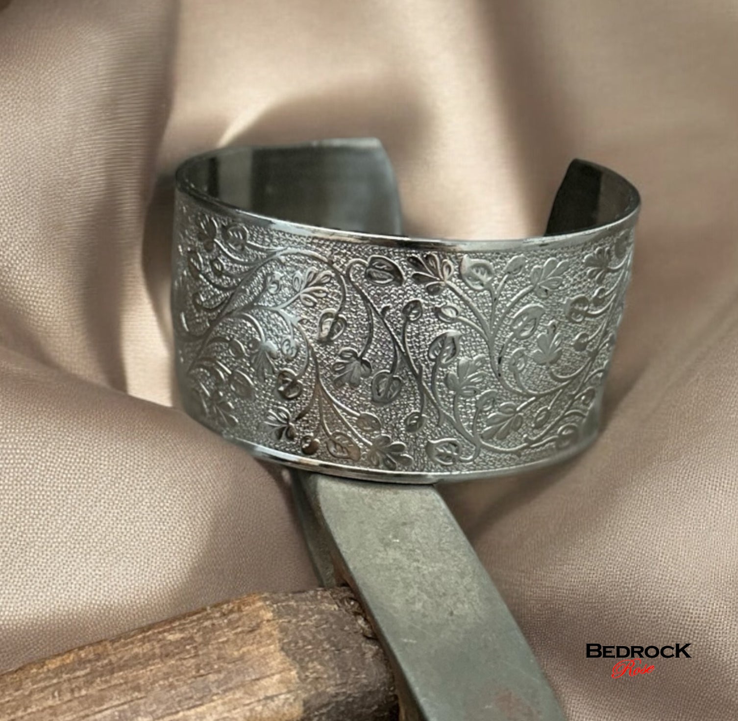 Silver Plated Wide Leafy Vine Cuff, Statement Cuff, Silver-plated Copper Cuff, Stylish Cuff, Birthday gift for her, Unisex Jewelry, Vintage design