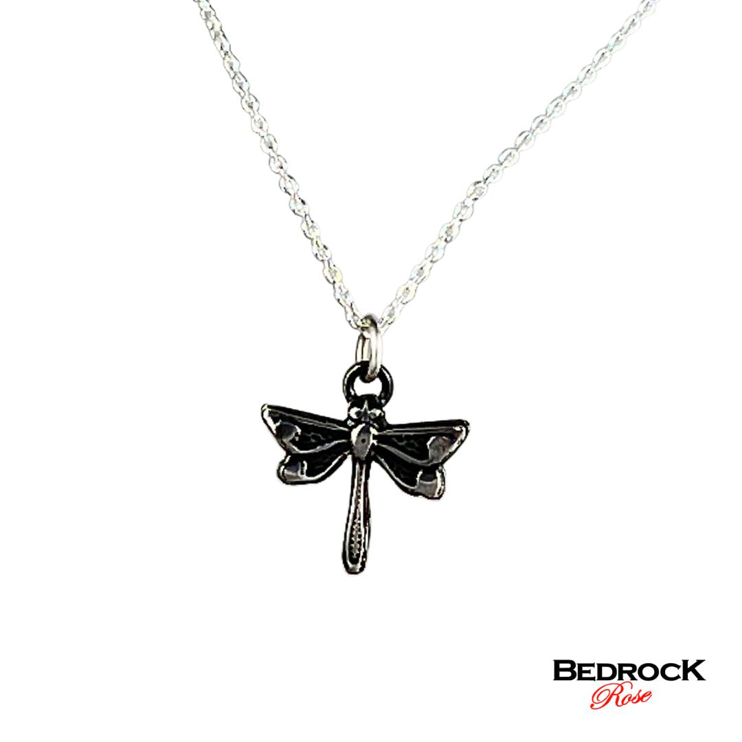 Silver dragonfly pendant, nature-inspired jewelry, eye-catching jewelry, dragonfly jewelry, modern pendant fashion, symbolic pendant necklace, sleek pendant