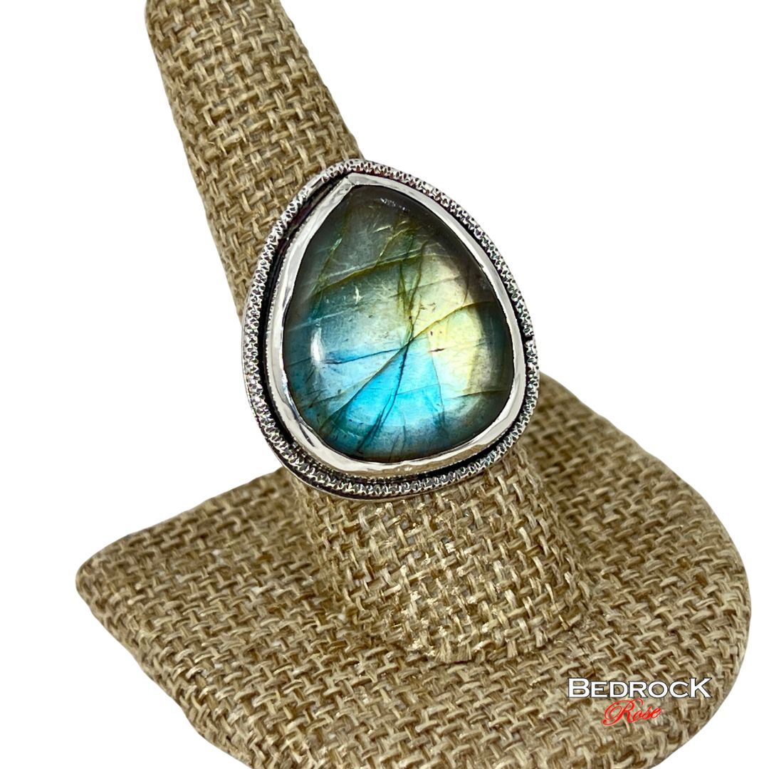 Labradorite ring, iridescent gemstone jewelry, labradorite accessory, eye-catching gemstone ring, statement ring, sterling silver band, timeless jewelry, captivating ring