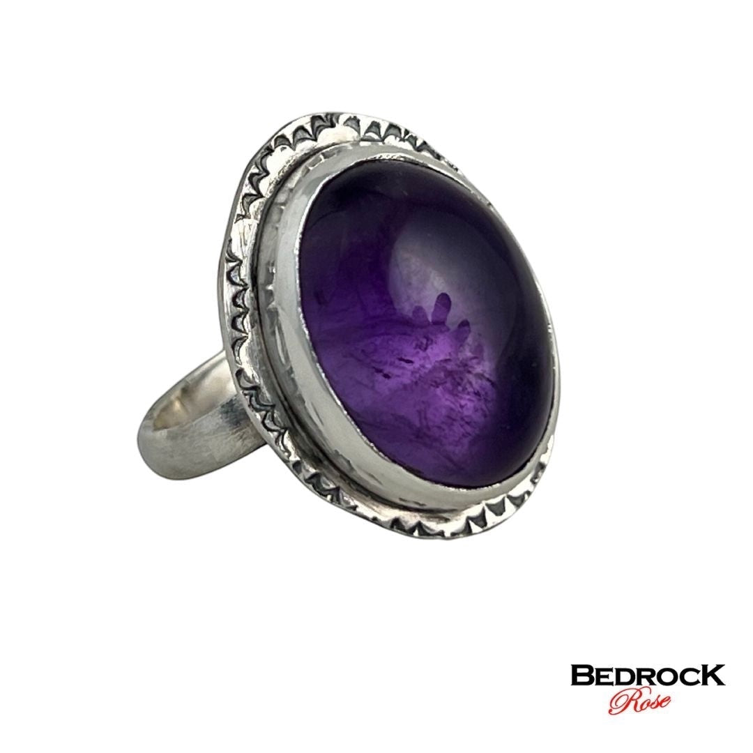 Bedrock Rose oval amethyst ring with sterling silver band and decorative bezel. Size 8.