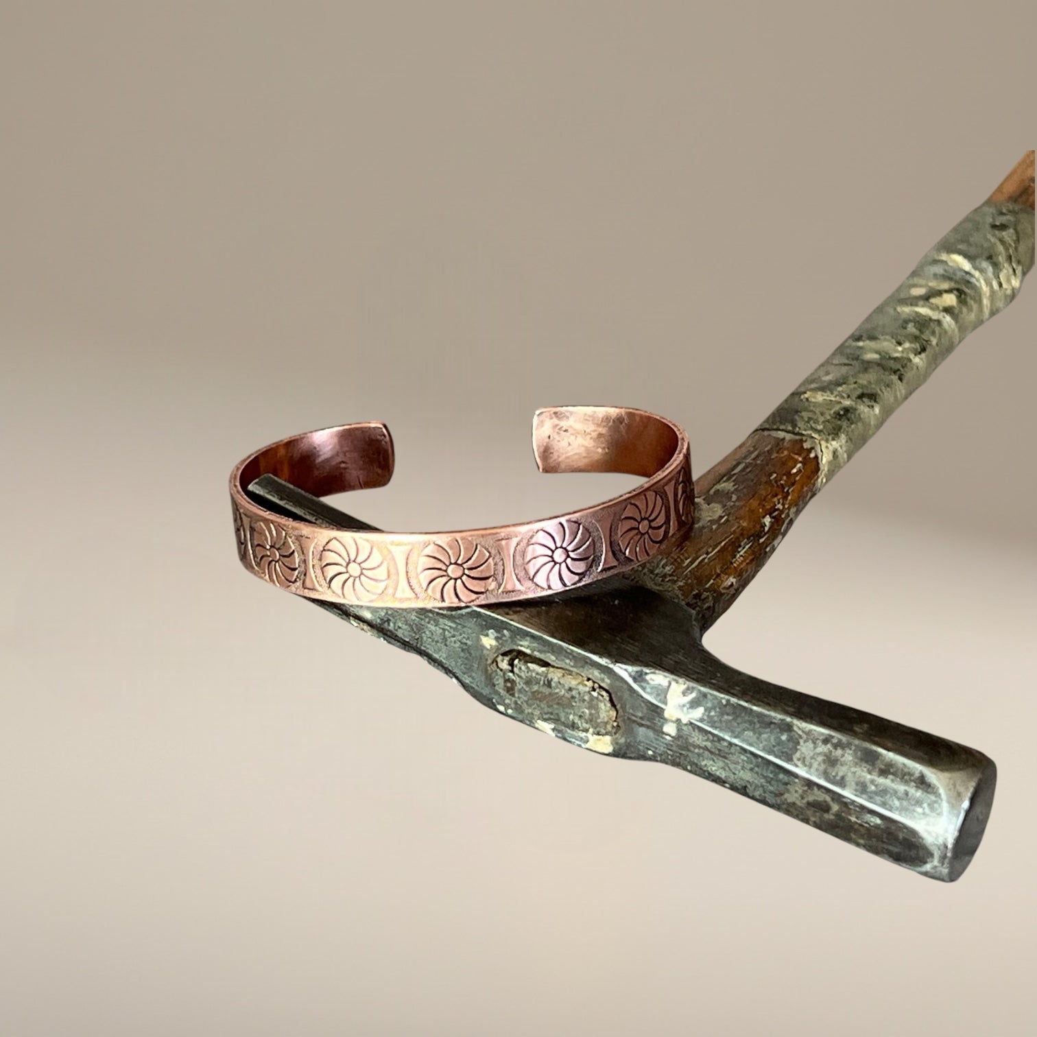 Shell bracelet, Shell pattern, Shell cuff, beach jewelry, copper jewelry, jewelry, elegant jewelry, statement piece, statement bracelet, arm cuff, dainty arm cuff