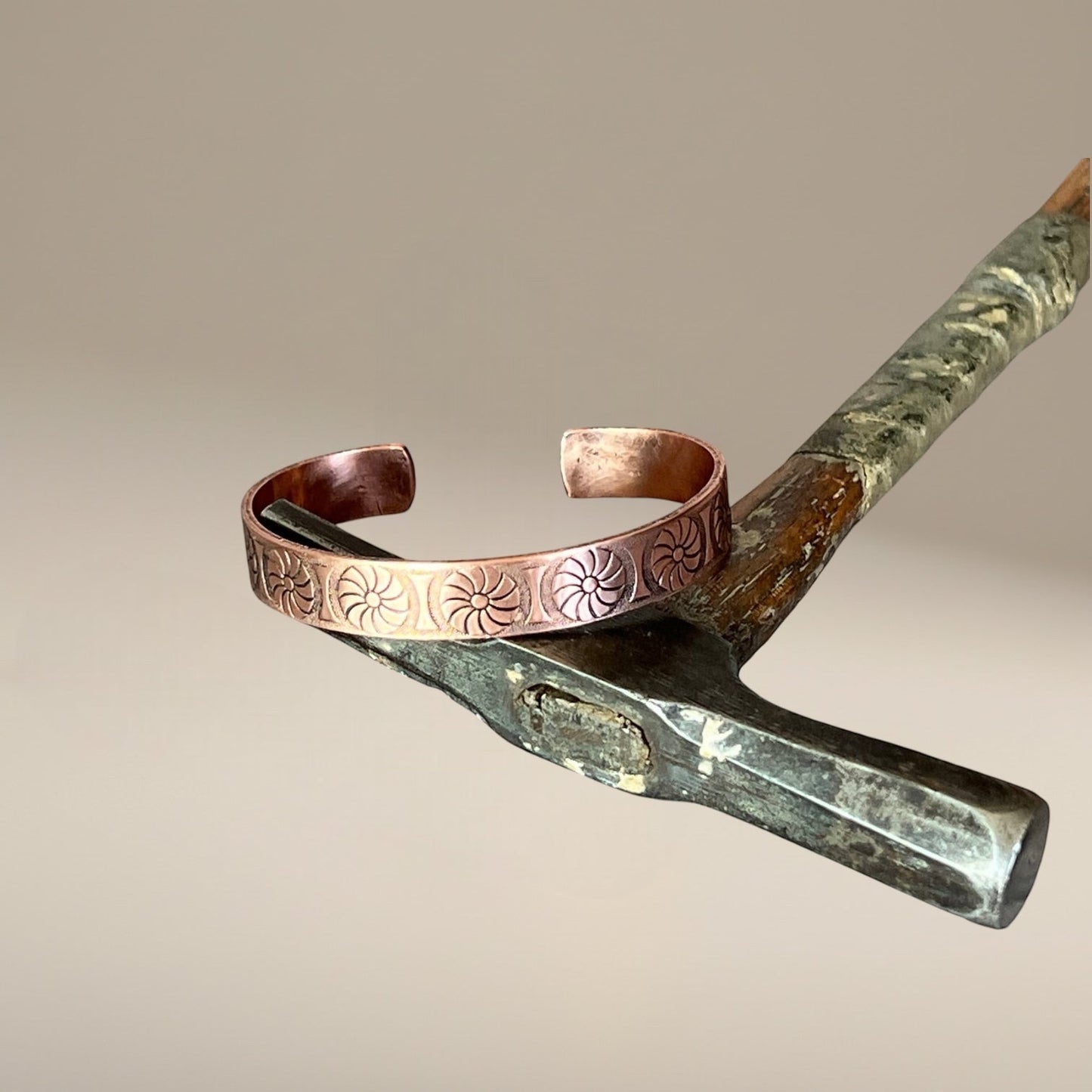 Shell bracelet, Shell pattern, Shell cuff, beach jewelry, copper jewelry, jewelry, elegant jewelry, statement piece, statement bracelet, arm cuff, dainty arm cuff