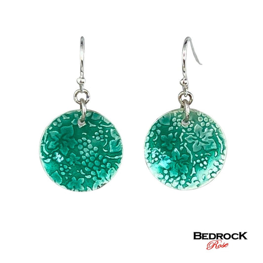 Green leaf pattern earrings, nature-inspired accessories, statement earrings, handcrafted earrings, fashion accessories, delicate leaf design, chic earrings, summer fashion