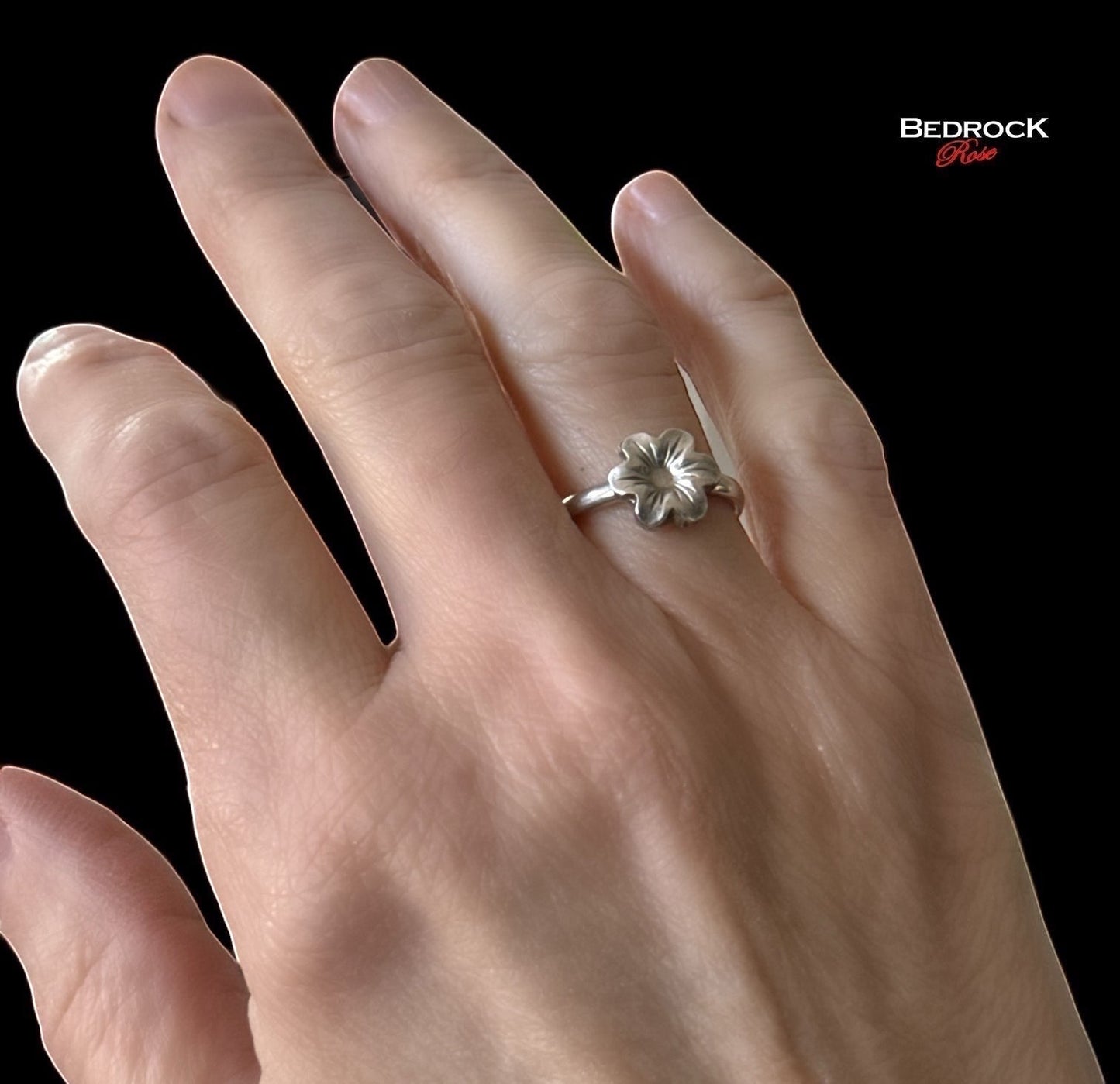 Sterling Silver 6 Petal Flower Blossom Ring, Dainty Silver Floral ring, Flower Ring, Gift for Her, Nature-Inspired Jewelry